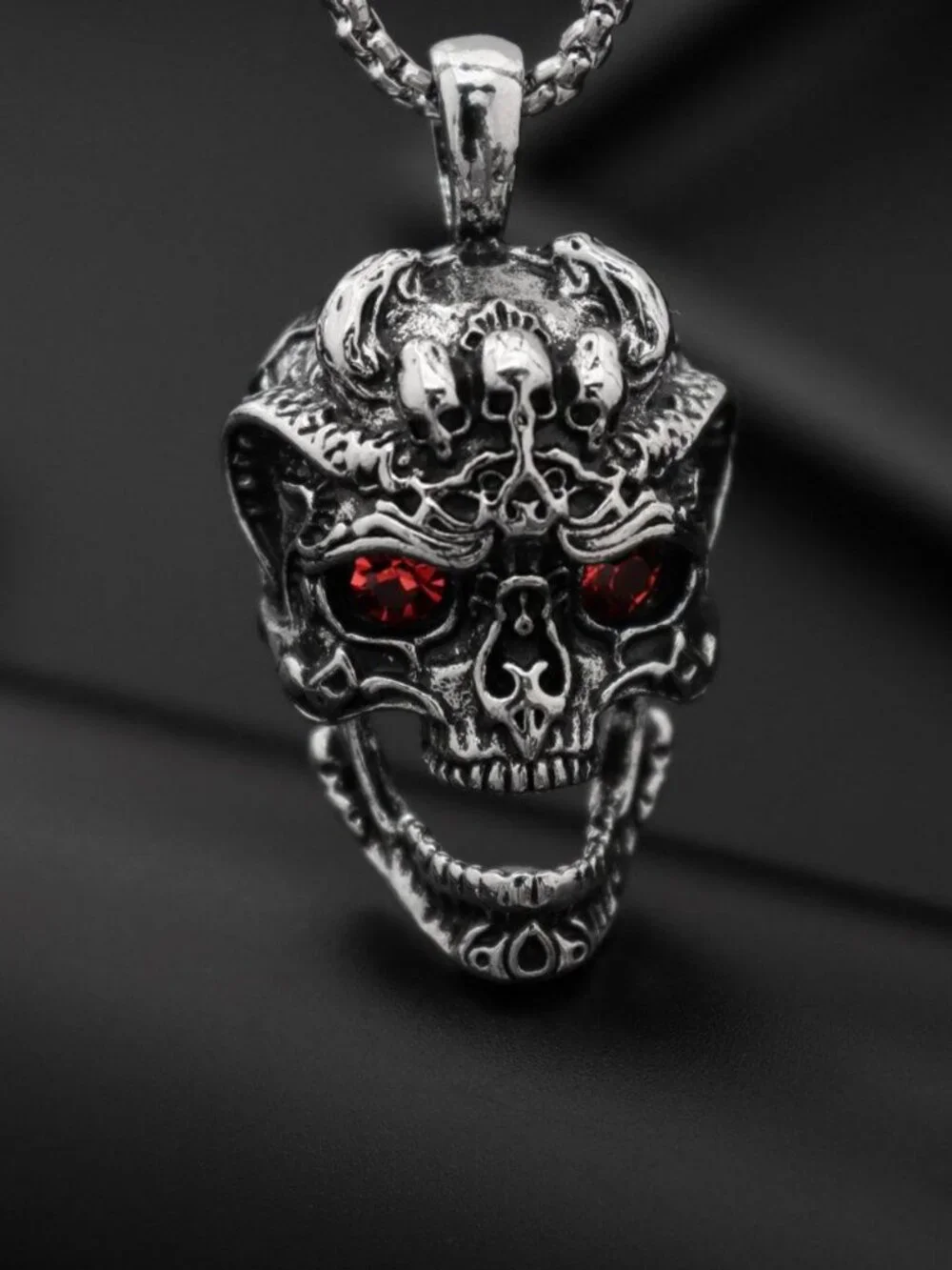 Mens stainless steel simple skull pendant necklace silvery